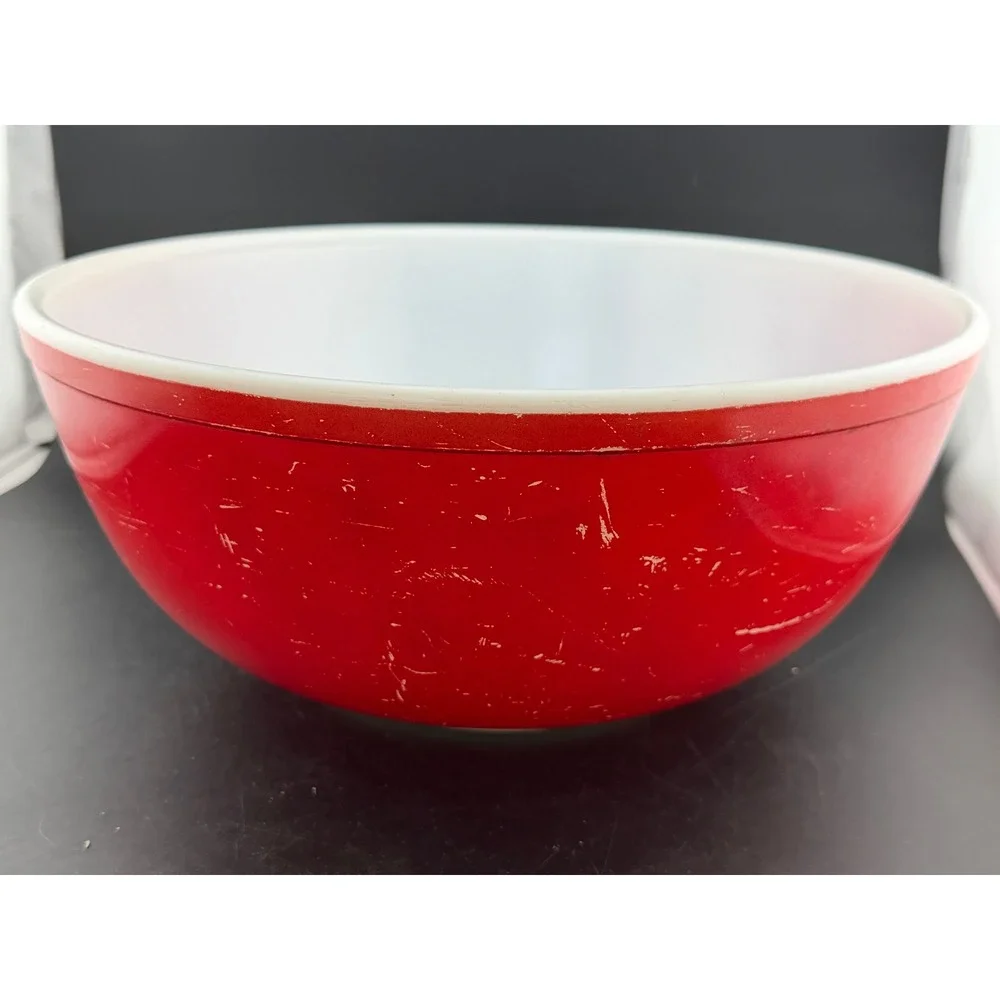 Vintage Pyrex Primary Colors Mixing Bowls: 4qt Red 404 and Yellow, Set of 2
